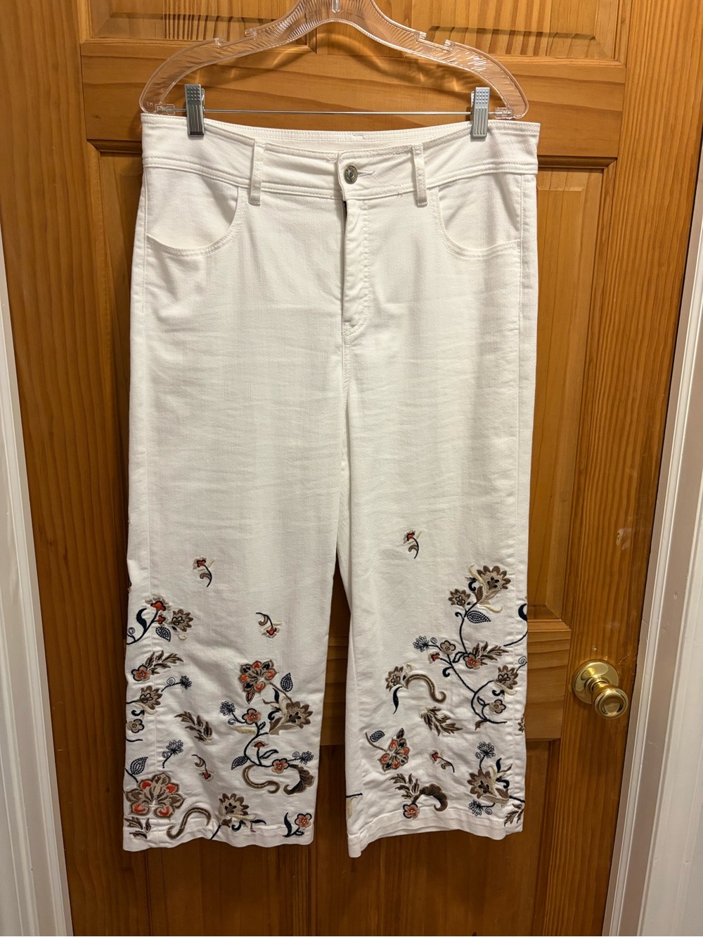 Chico's White Cropped Wide-Leg Trouser Pants with Floral Embroidery